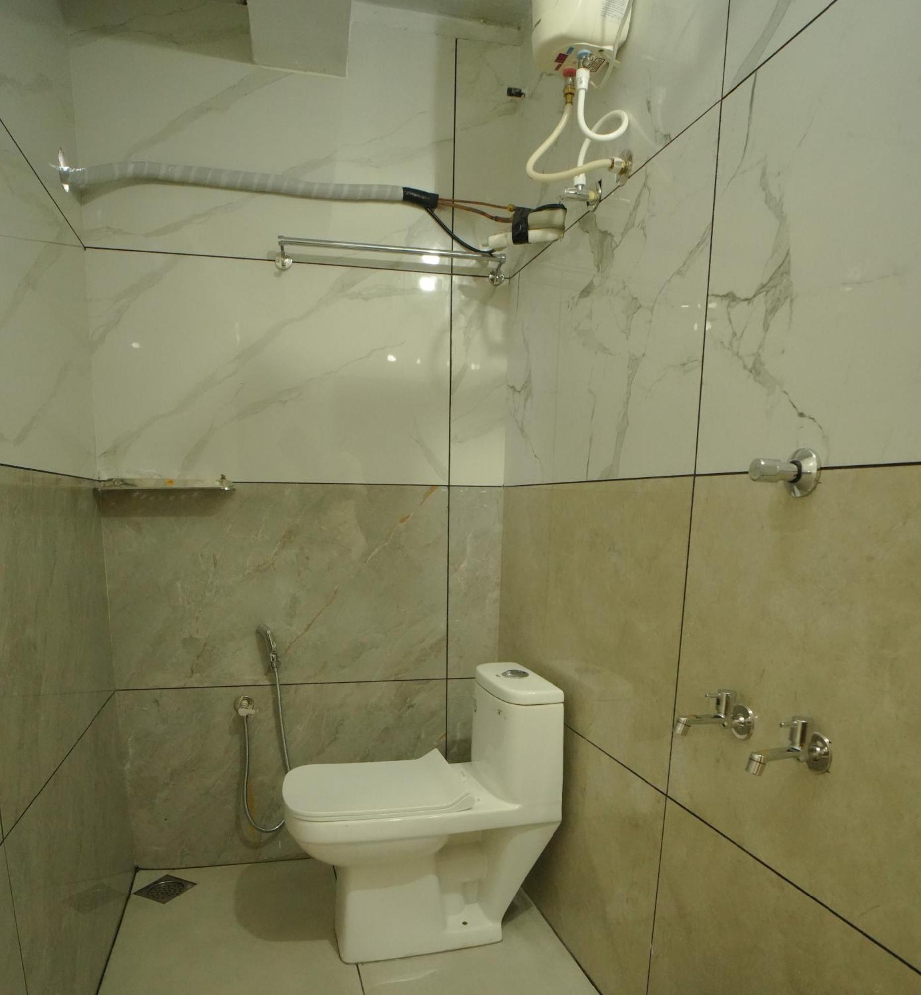 מלון נדומבסרי Port View Residency Pvr מראה חיצוני תמונה